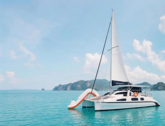 Elizabeth under sail off Koh Samui